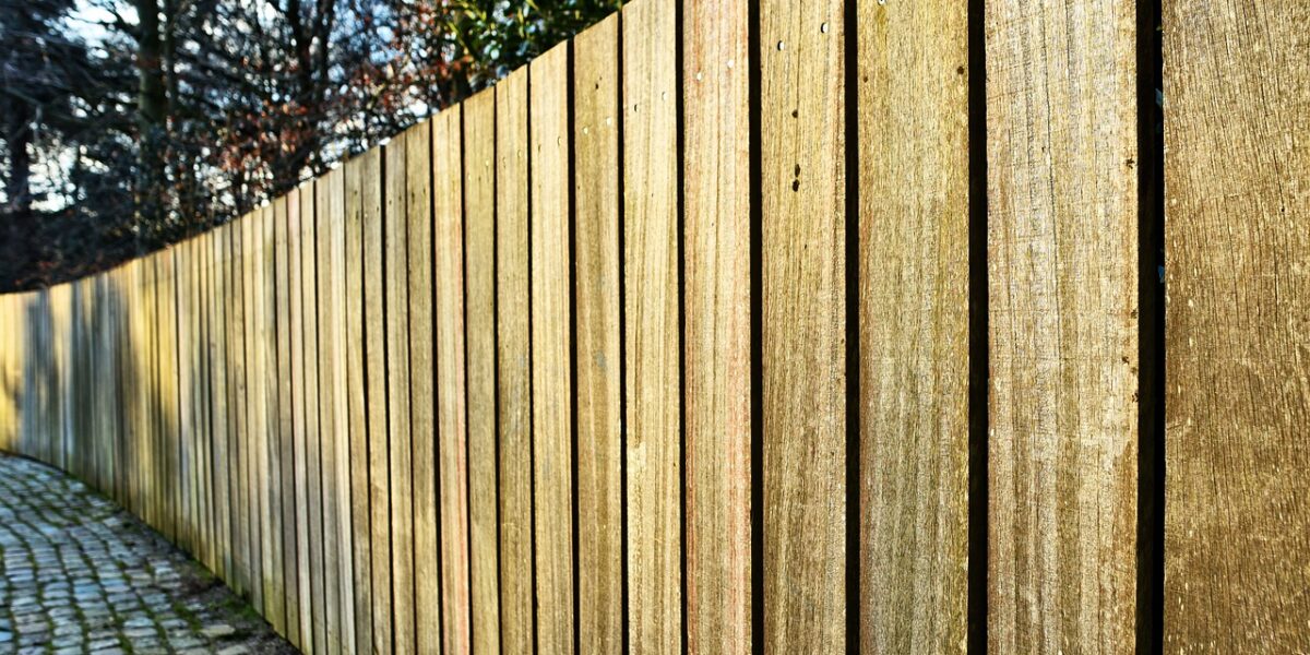 fence-ea34b50d2d_1280